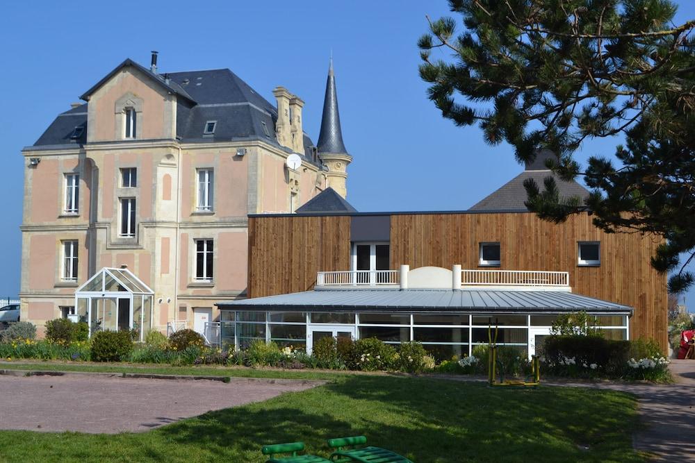 Le Manoir Des Tourelles