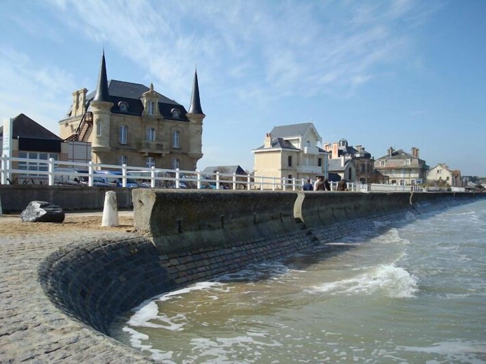Le Manoir Des Tourelles