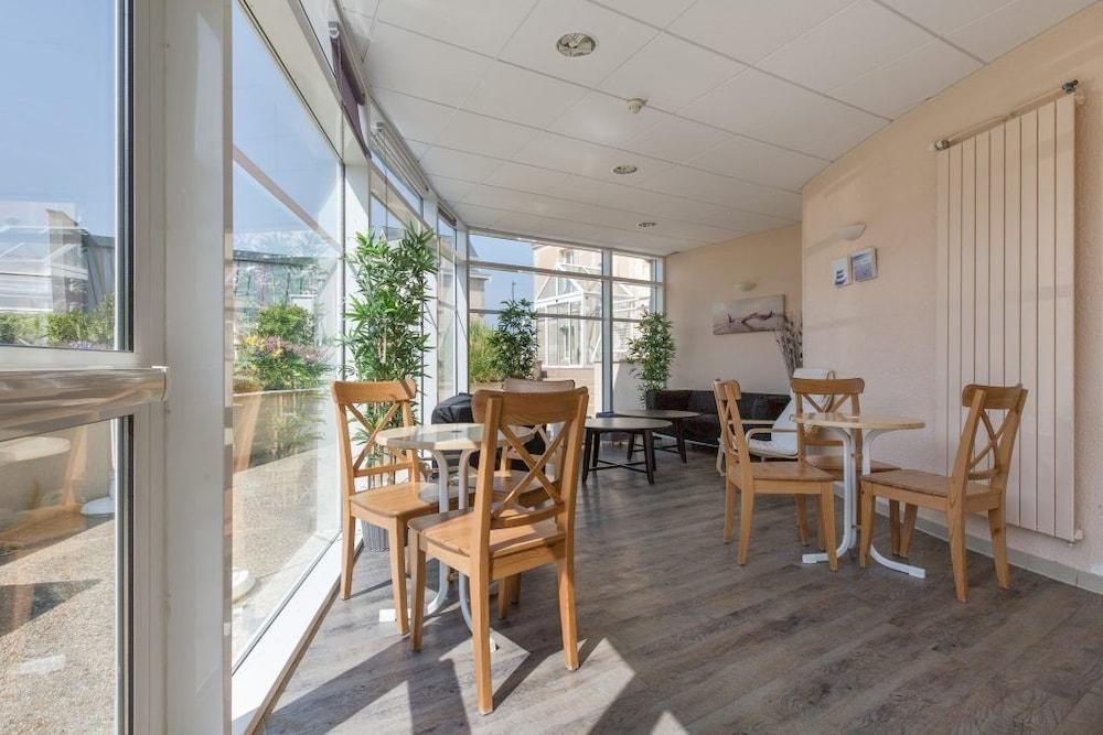 Le Manoir Des Tourelles
