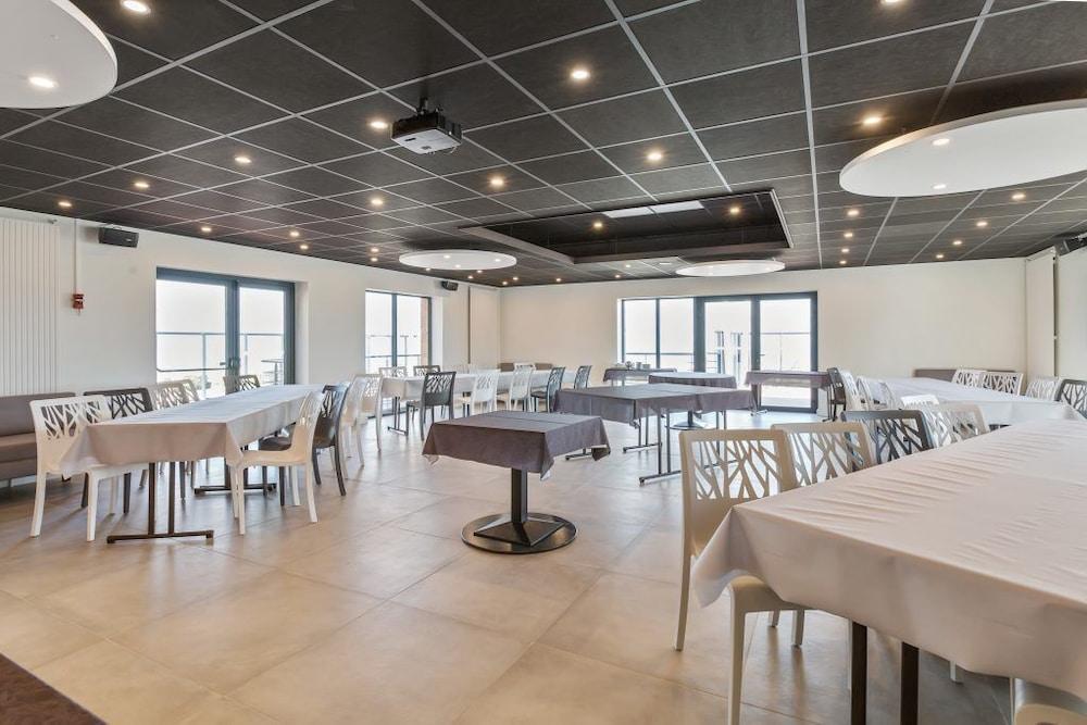 Le Manoir Des Tourelles