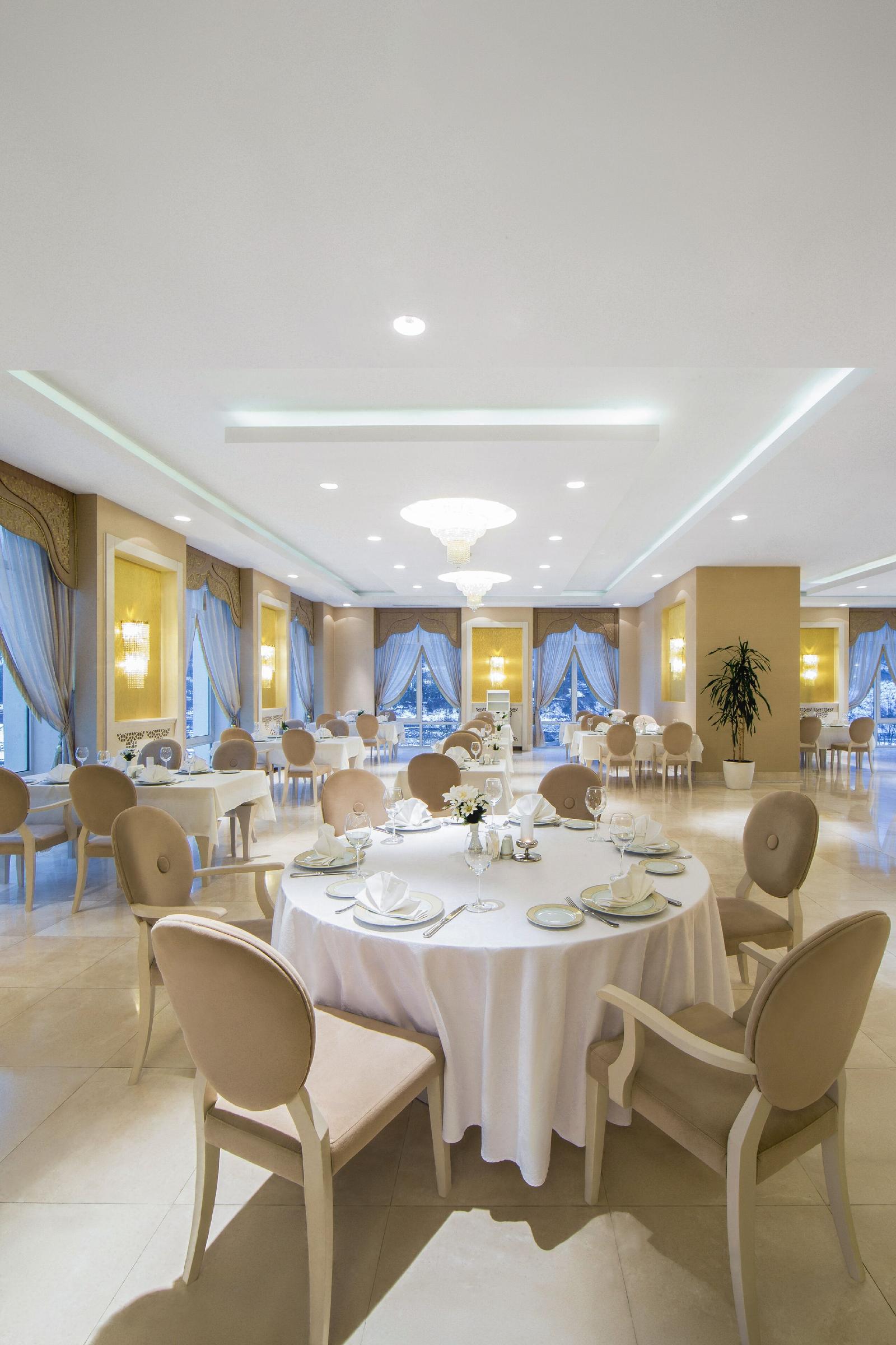 Qafqaz Riverside Hotel