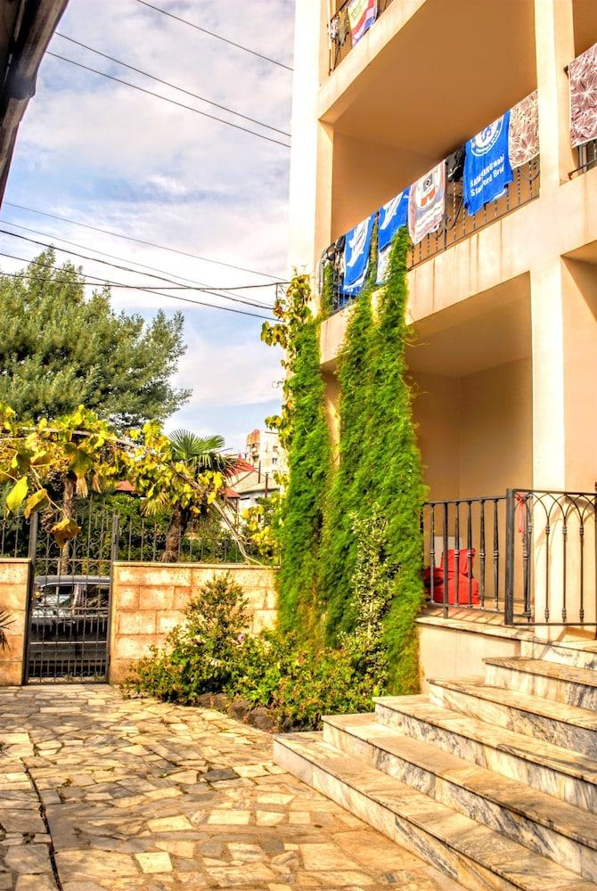 Hotel Amigo I