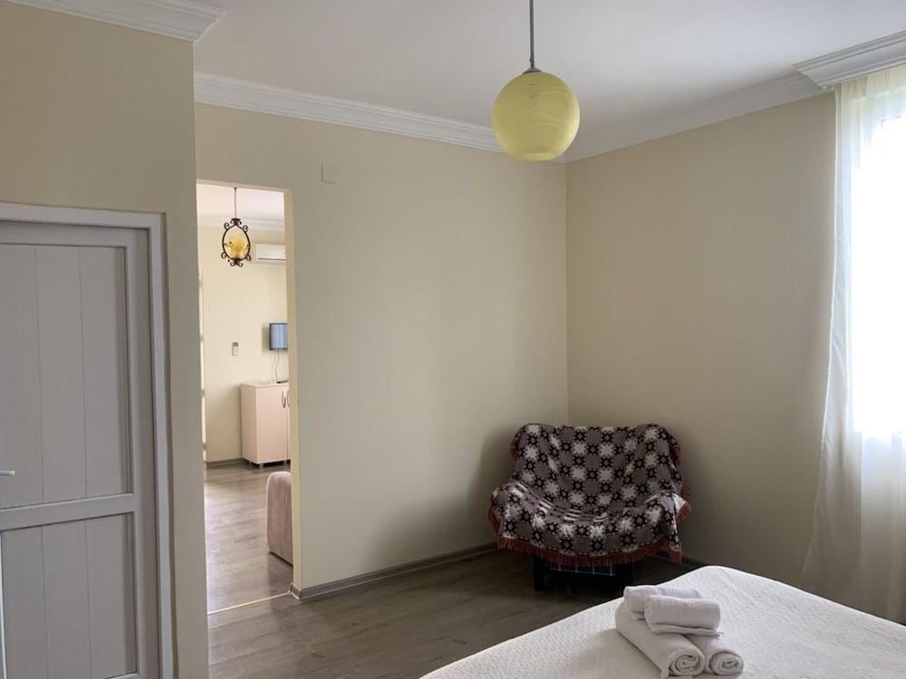 Hotel Amigo I