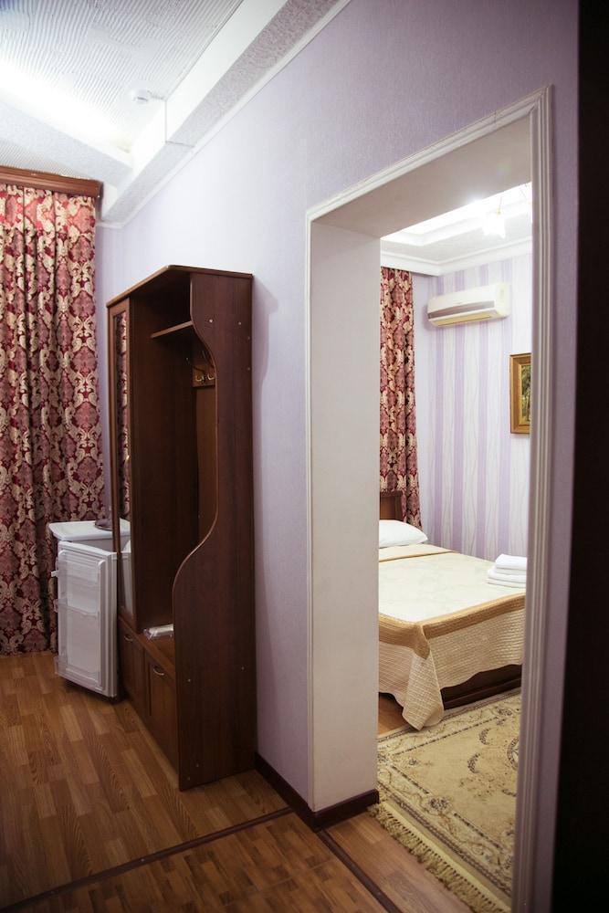 Tarkho Hotel