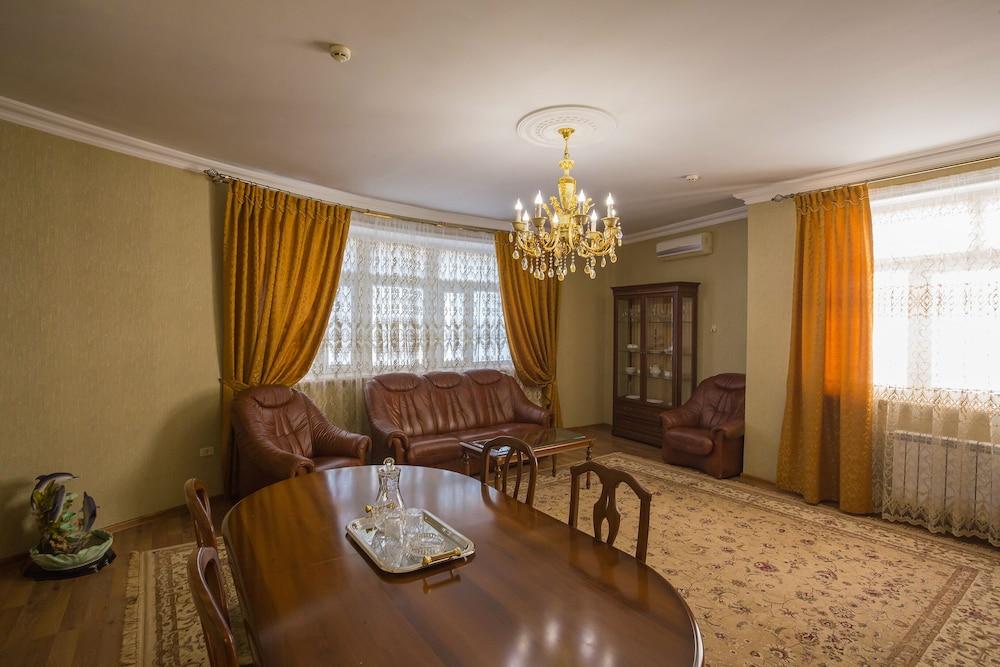 Tarkho Hotel