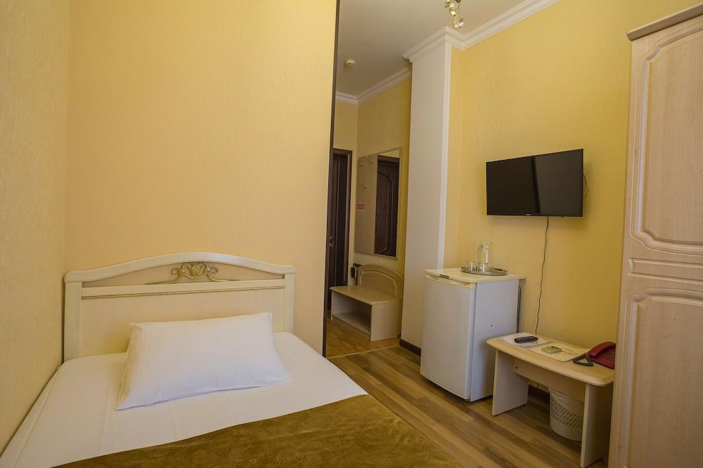 Tarkho Hotel
