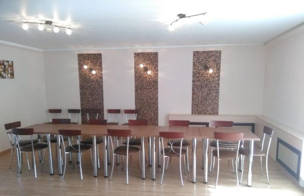 MaxRooms Volga Hollywood