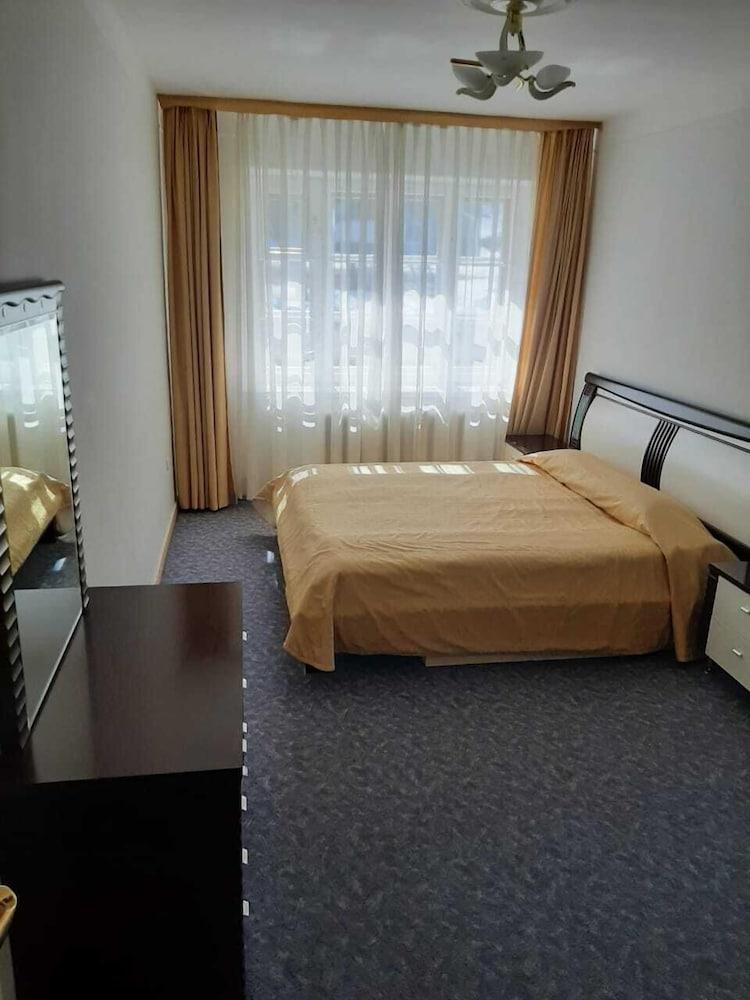 Aliq Hotel