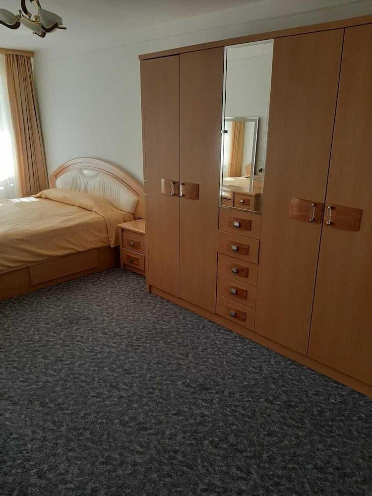 Aliq Hotel