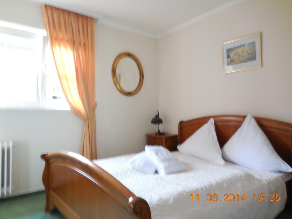 Athos Hotel