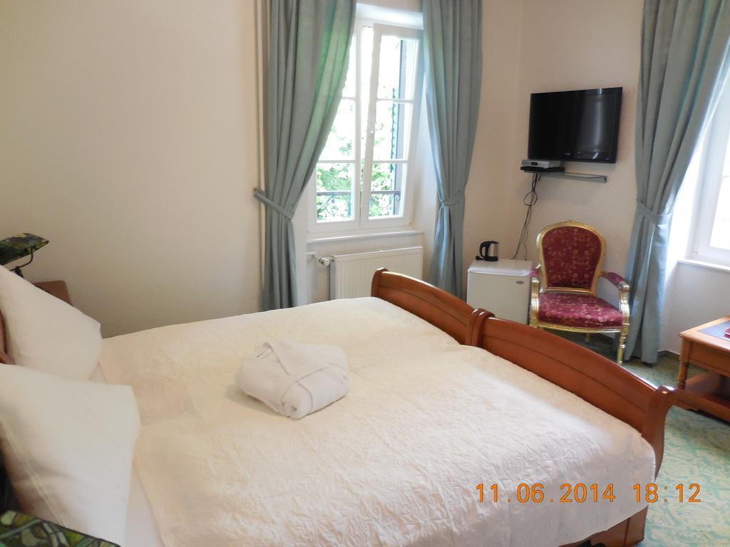 Athos Hotel