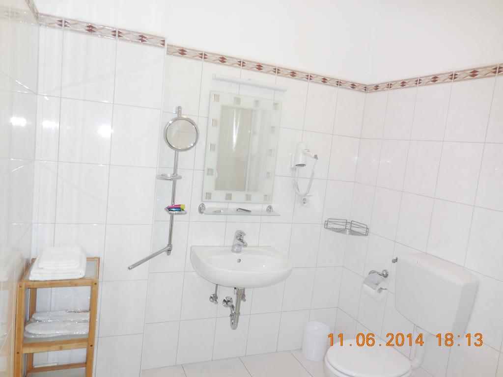 Athos Hotel