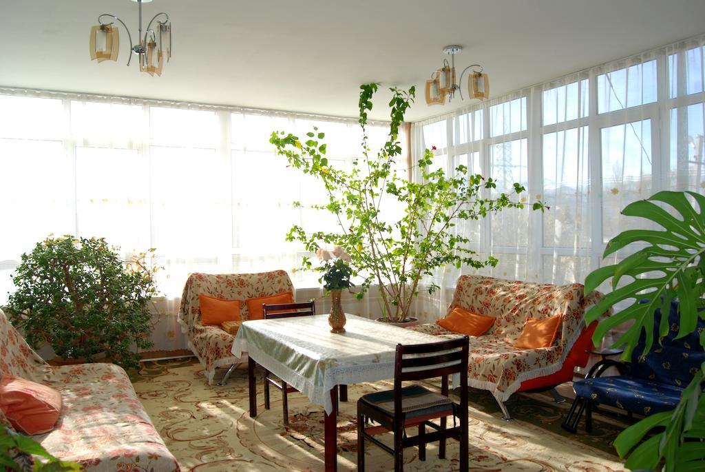 Madanur Hotel