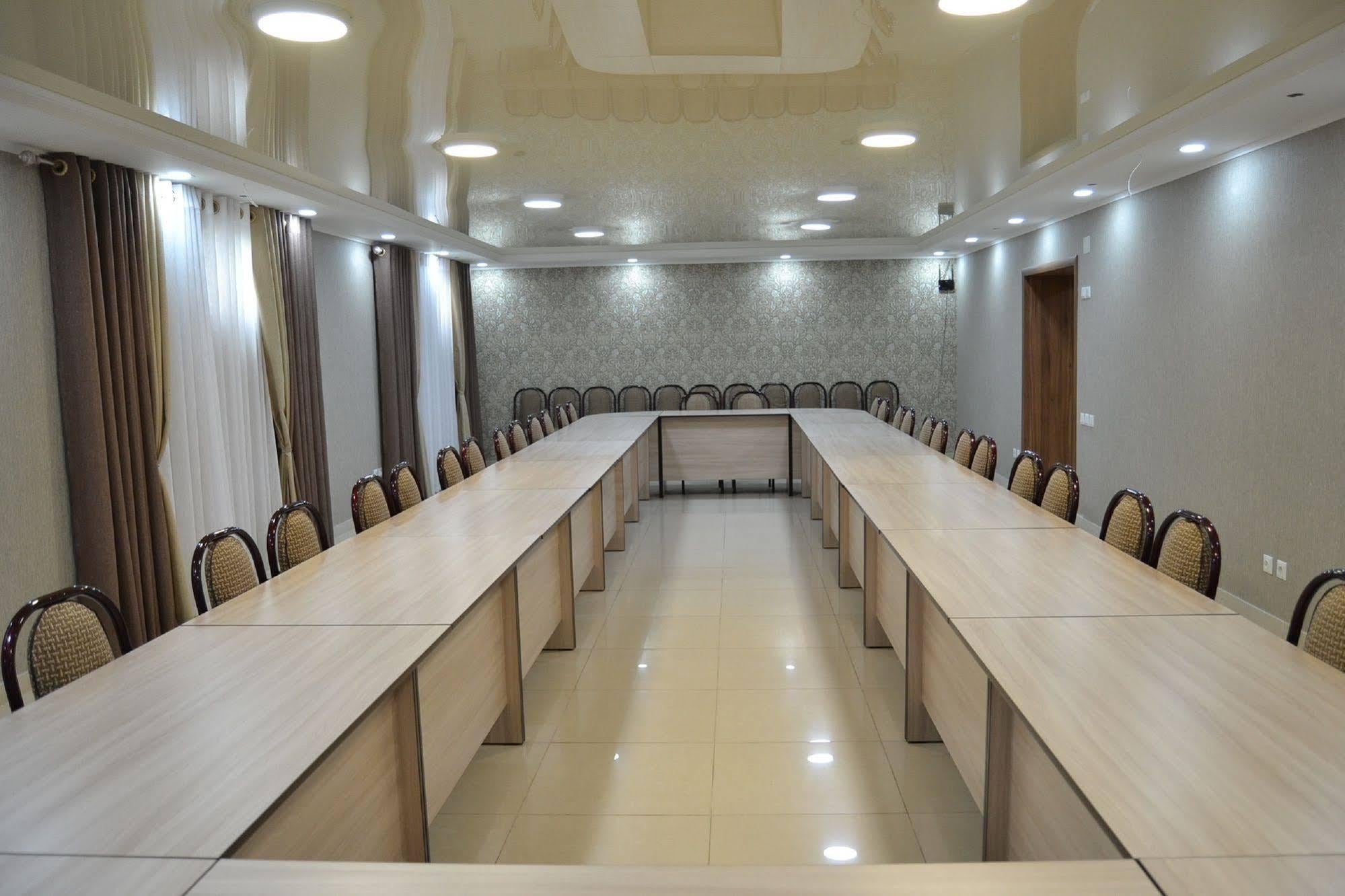 Madanur Hotel