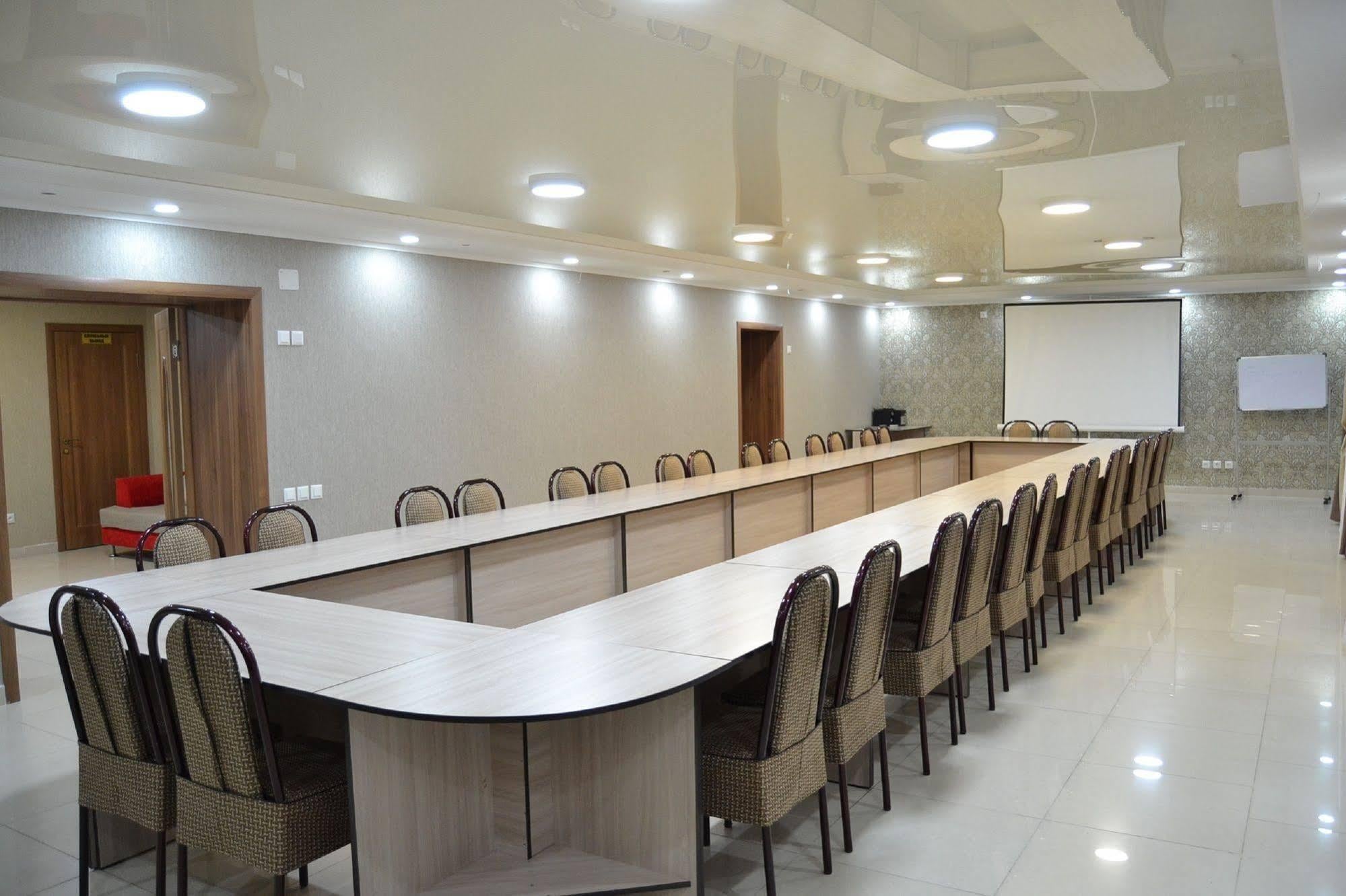 Madanur Hotel