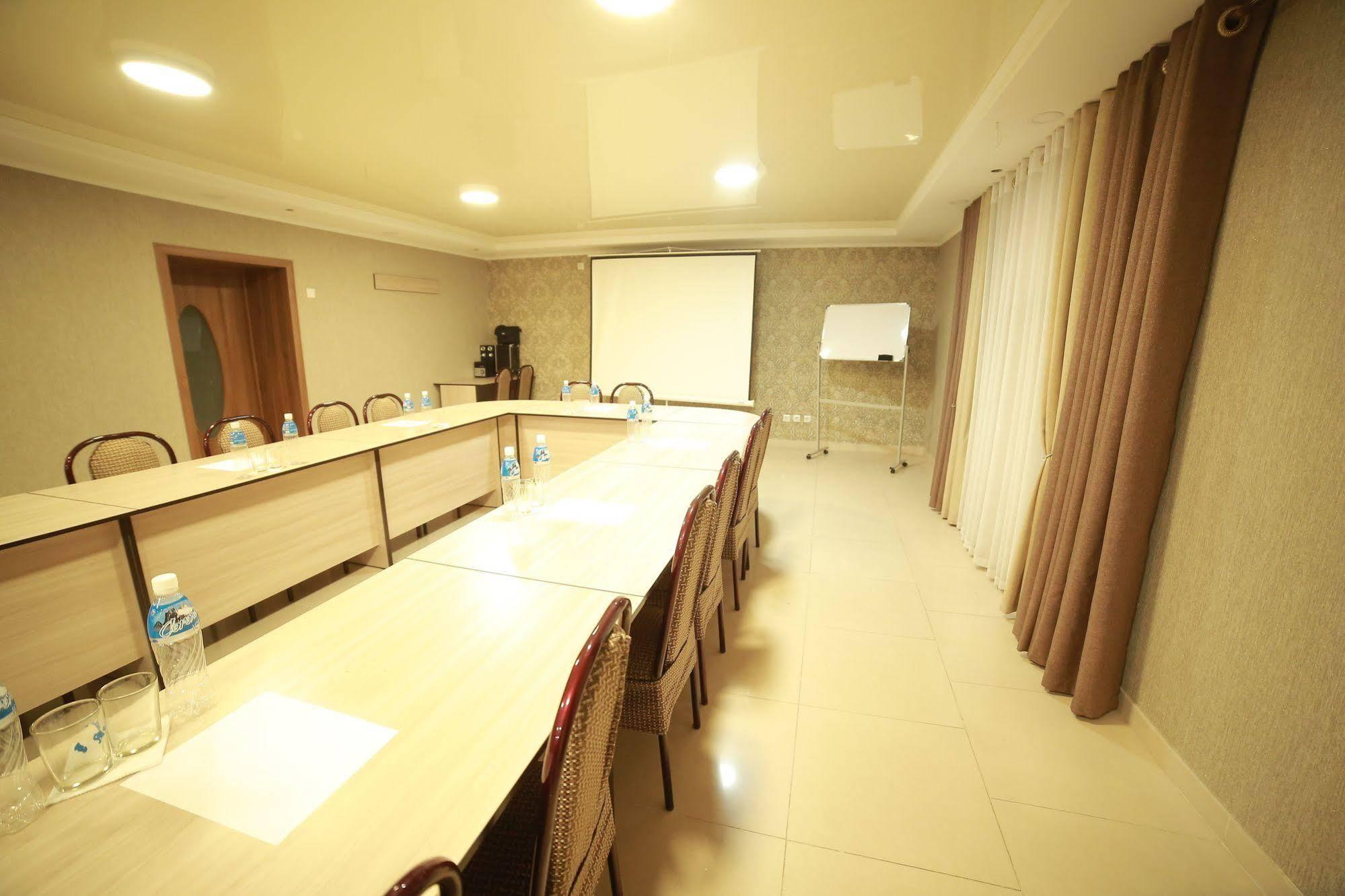 Madanur Hotel