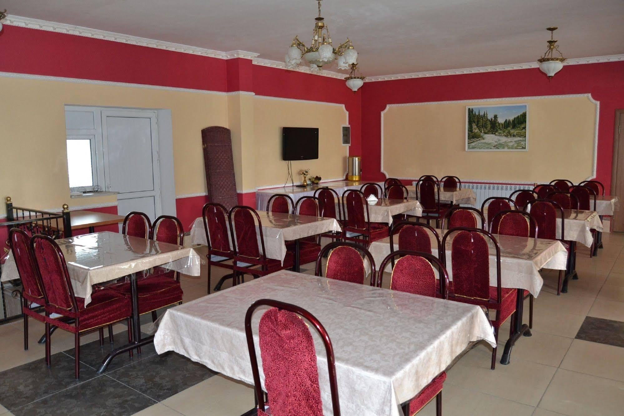 Madanur Hotel