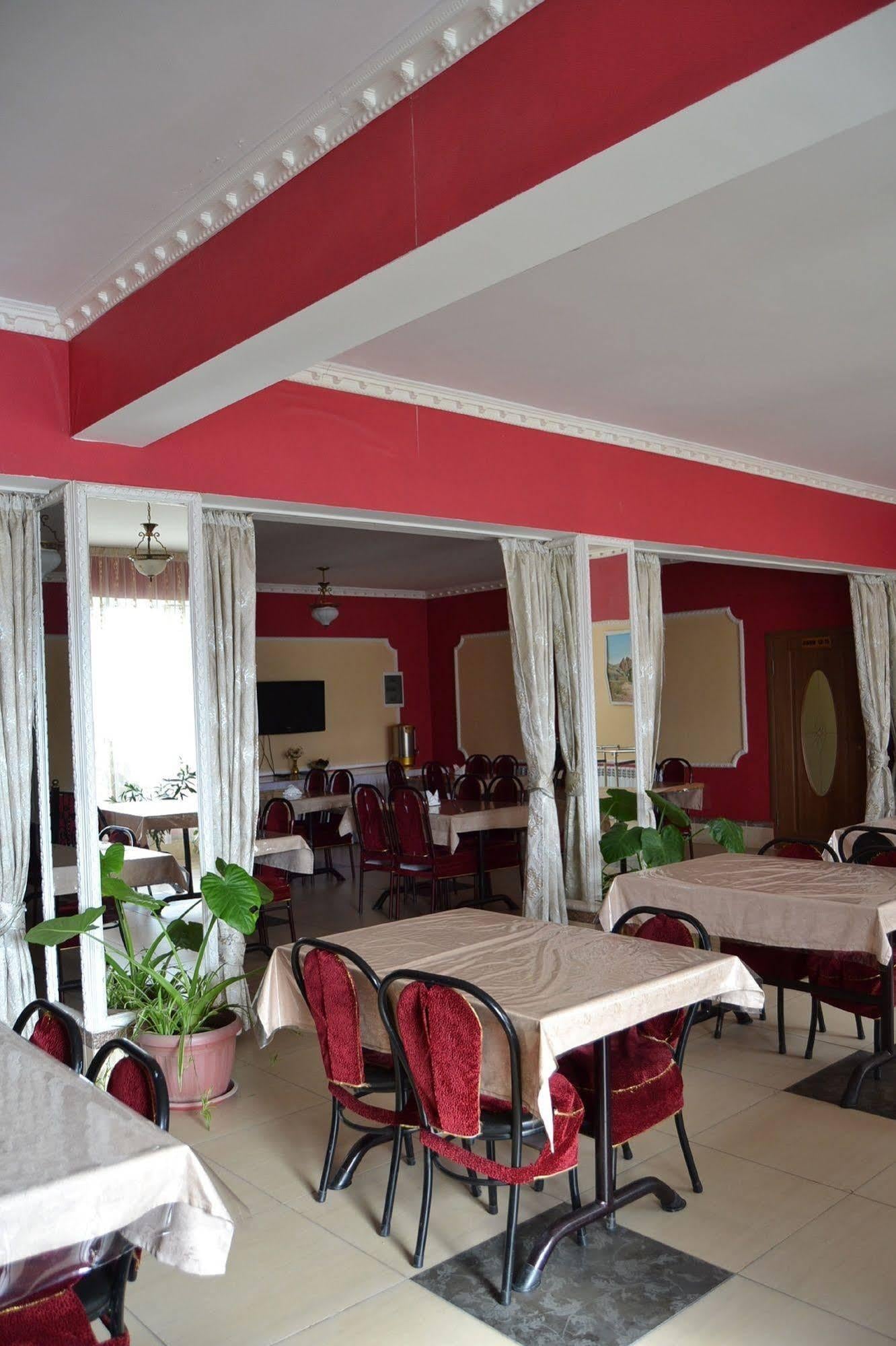 Madanur Hotel