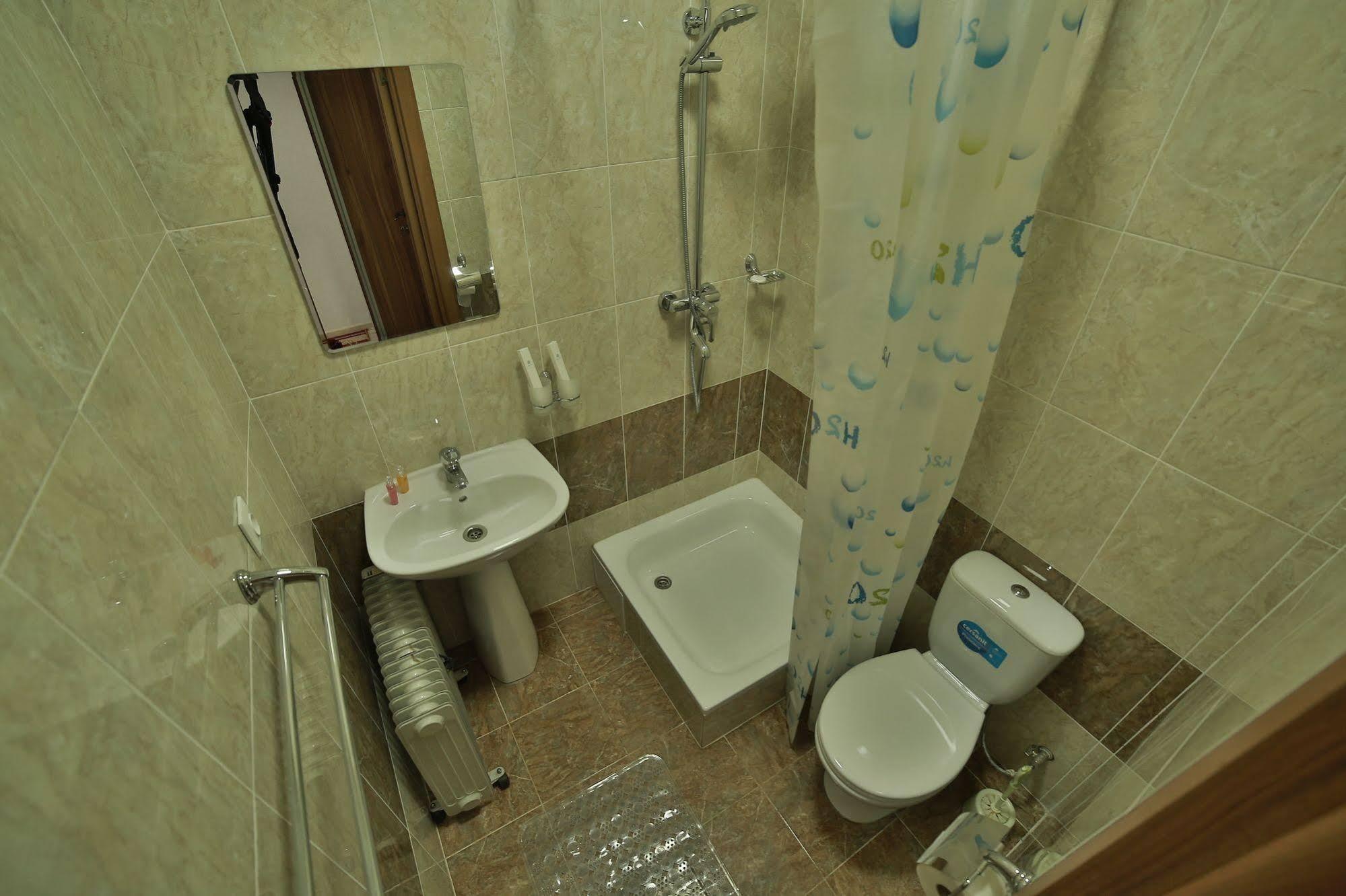 Madanur Hotel