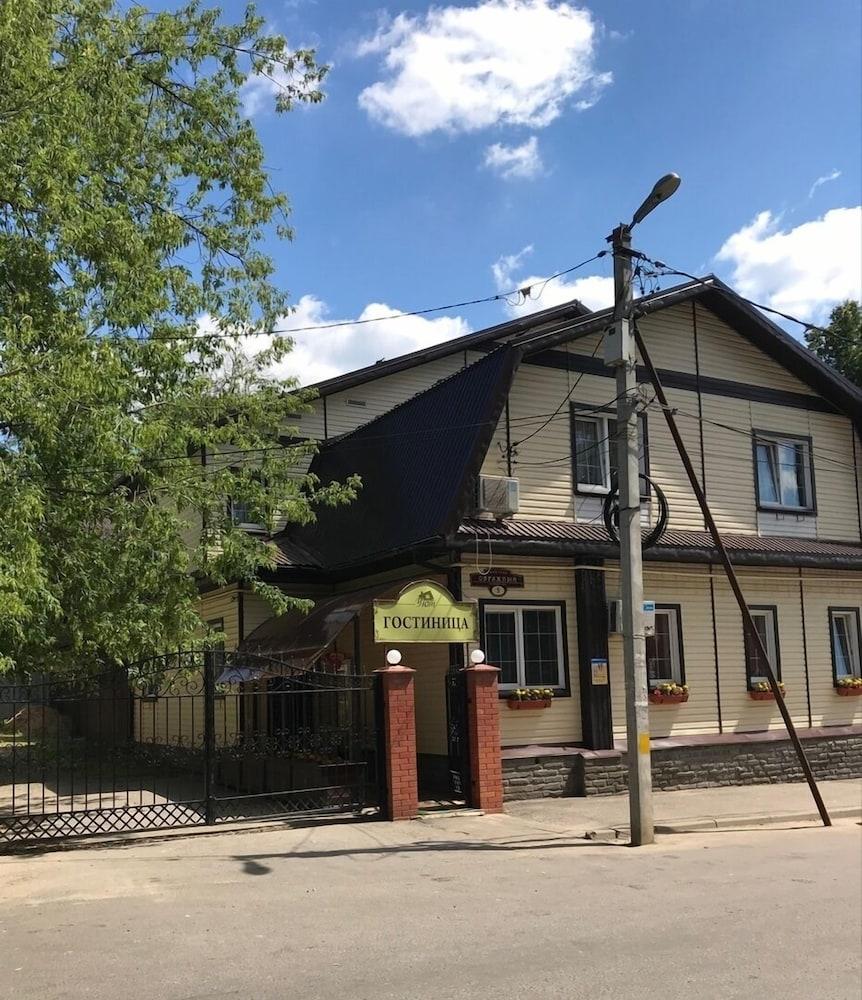 Uyut Hotel