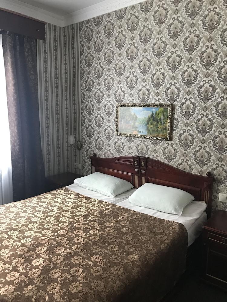 Uyut Hotel