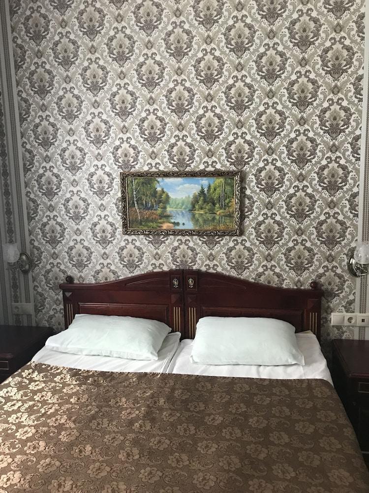 Uyut Hotel