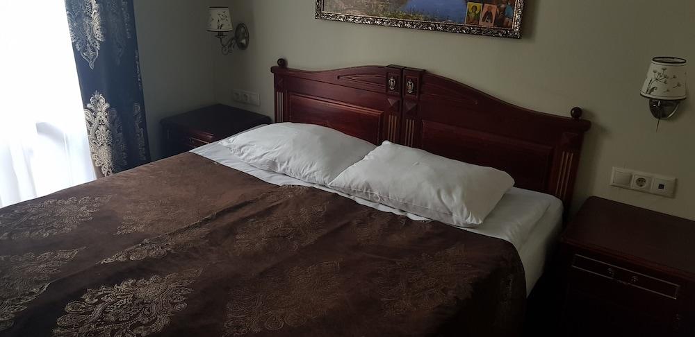 Uyut Hotel