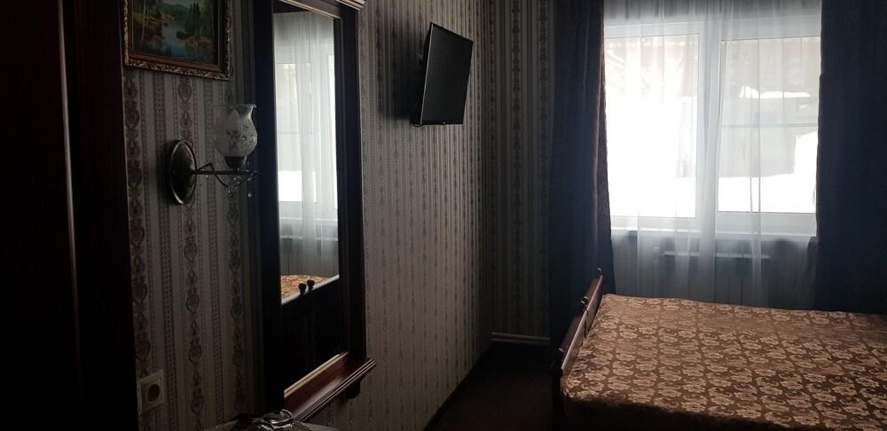Uyut Hotel