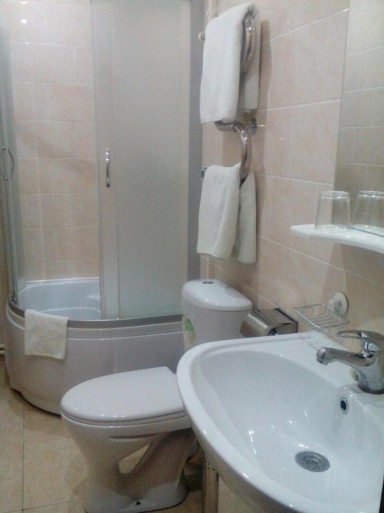 Uyut Hotel