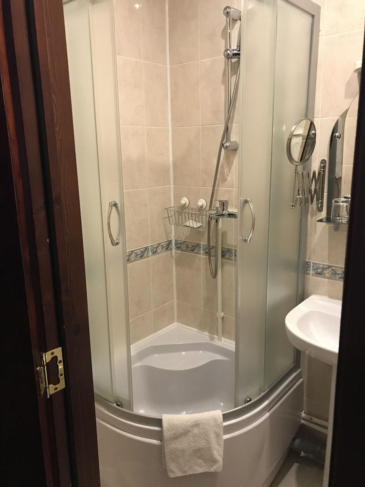 Uyut Hotel