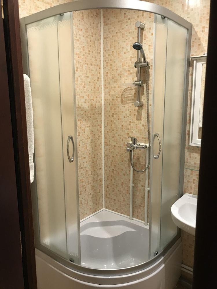 Uyut Hotel
