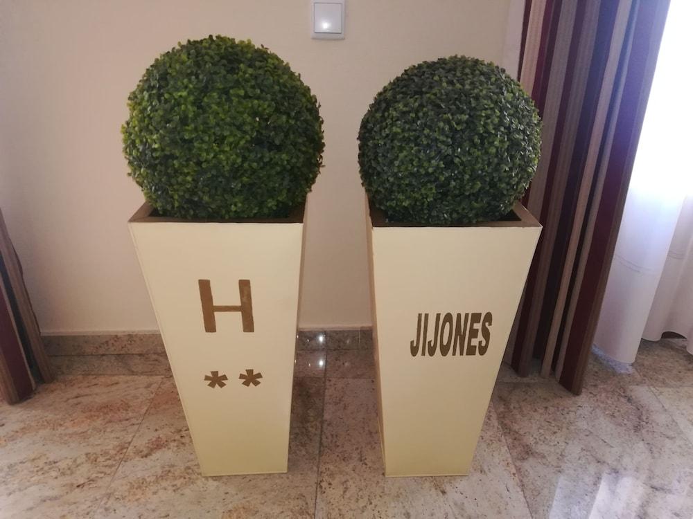 Hostal Jijones