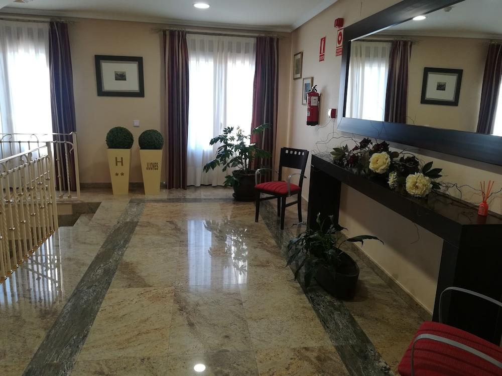 Hostal Jijones