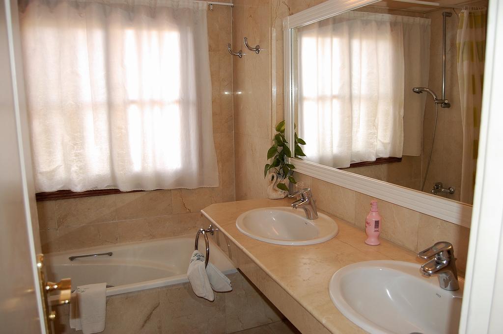 Apartamentos Borbalán y La Roseta