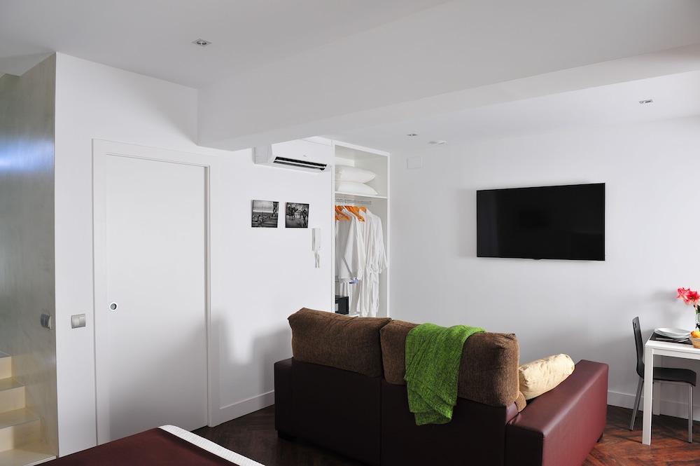 Gaudint Barcelona Suites