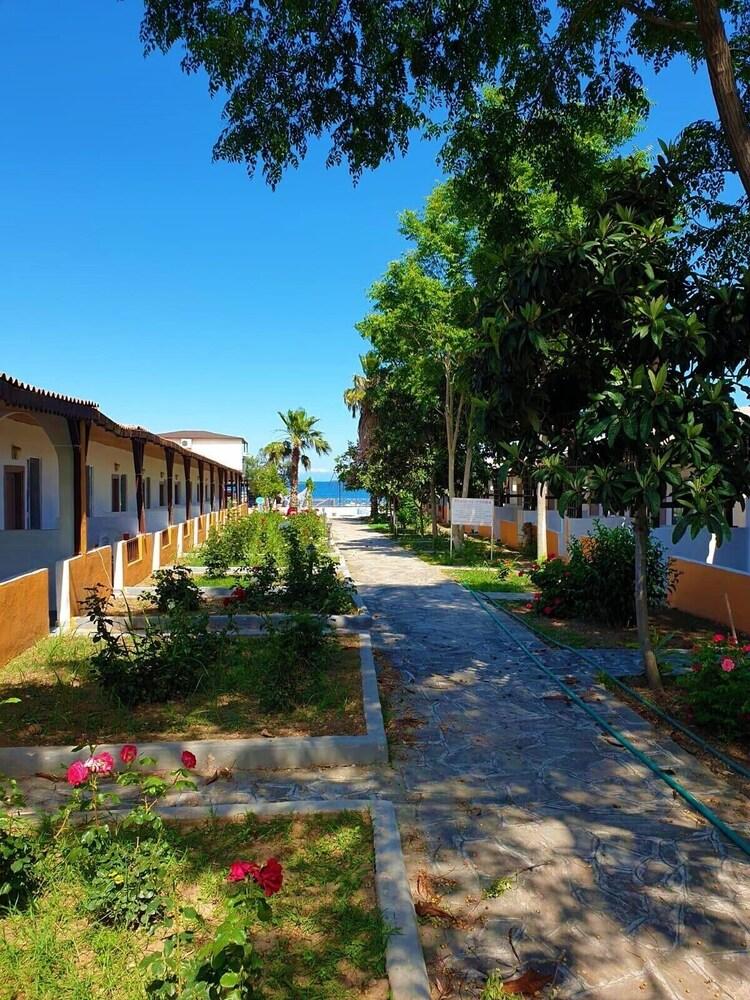 Ugur Hotel