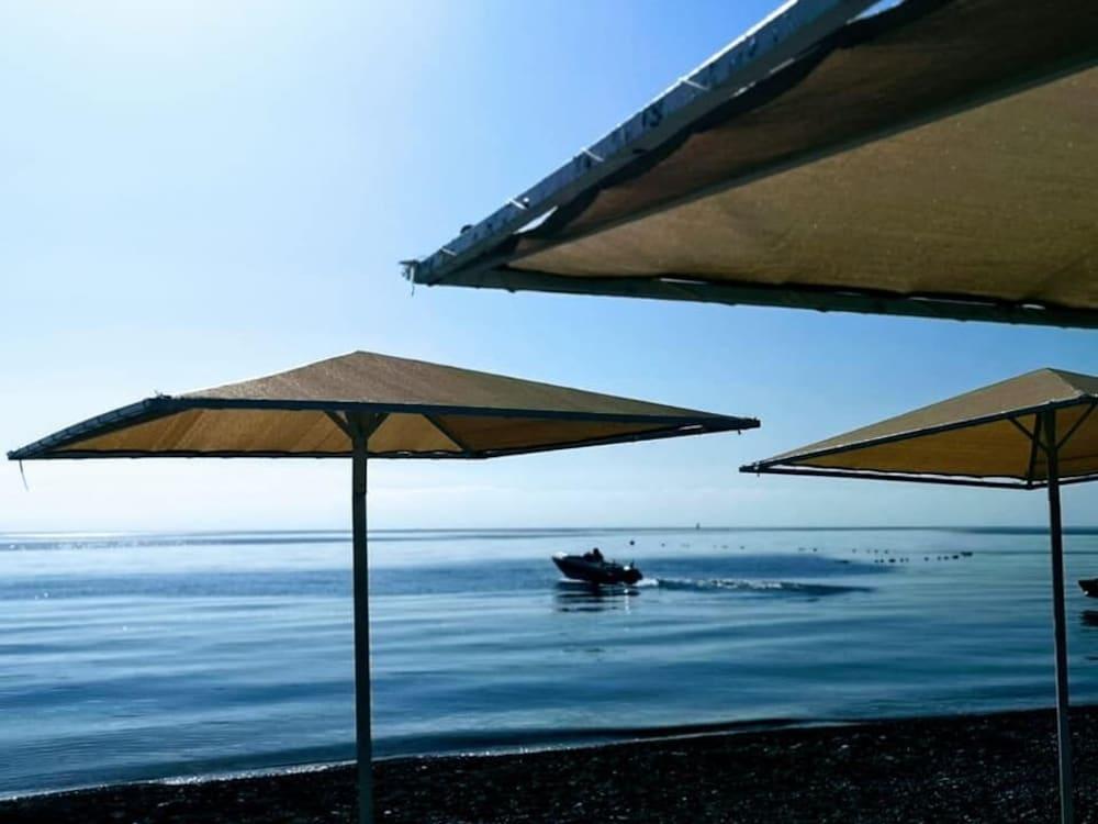 Ugur Hotel