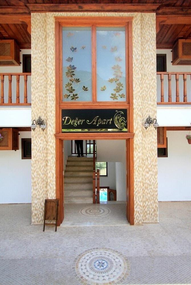 Deger Apart