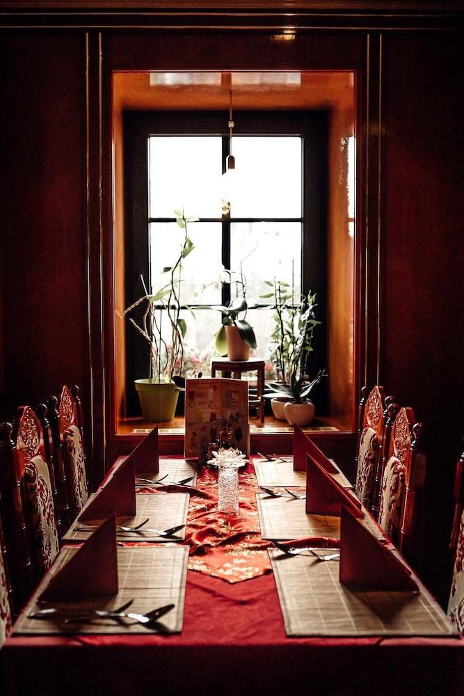Hotel & Restaurant Peking