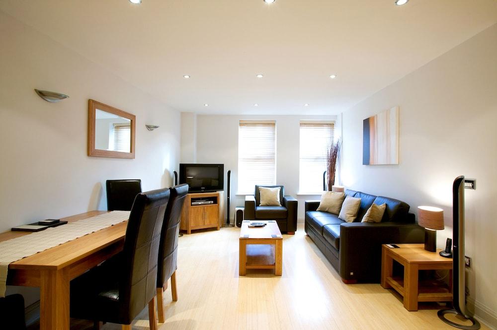 Pelican House Apartments