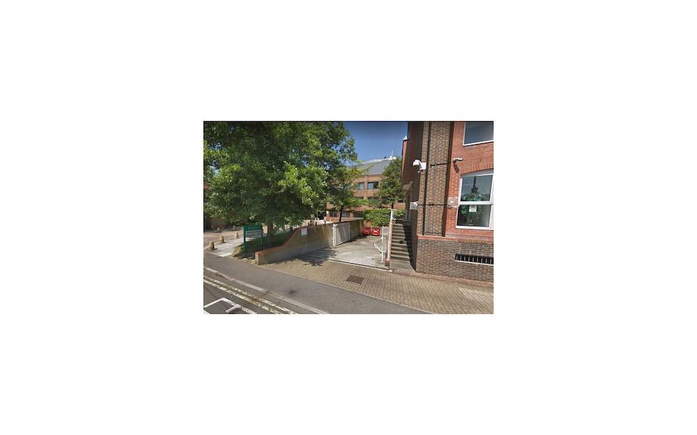Pelican House Apartments
