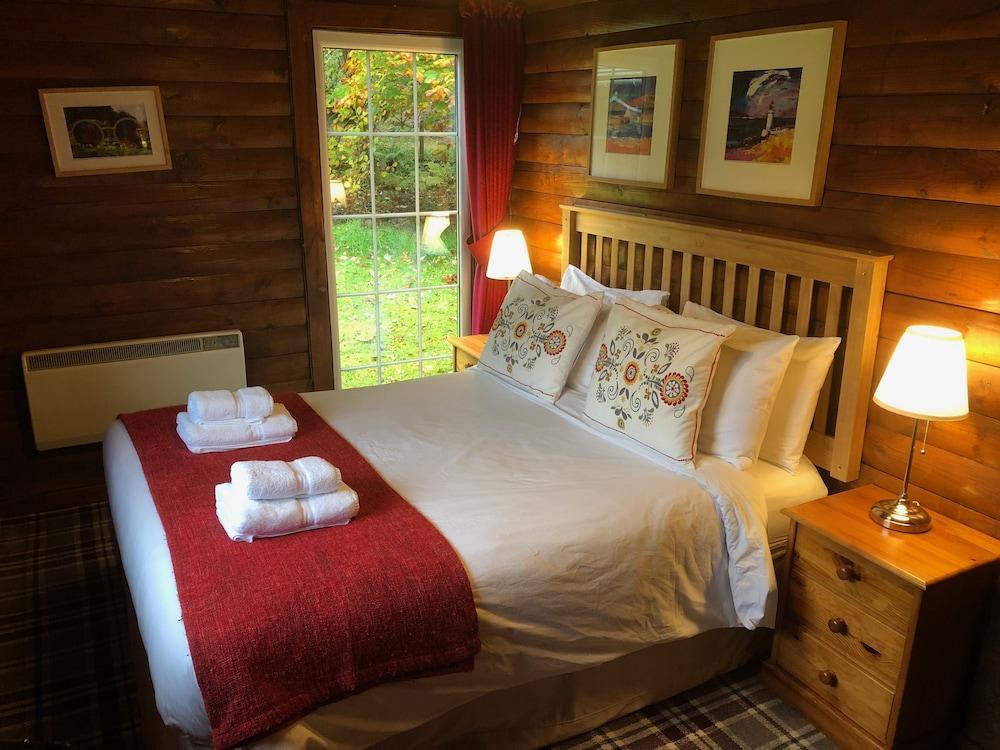 Pucks Glen Lodges