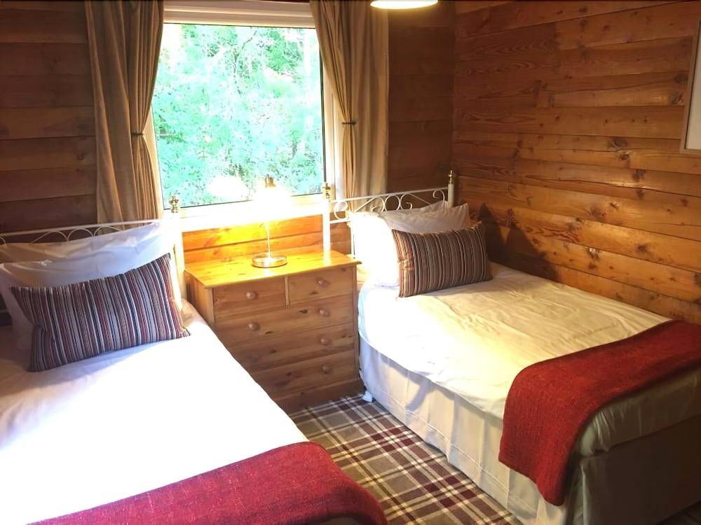 Pucks Glen Lodges
