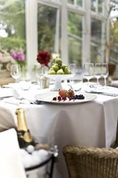 Overcliffe Hotel & Bloomers Restaurant