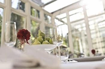 Overcliffe Hotel & Bloomers Restaurant