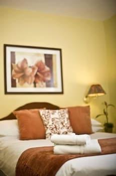 Overcliffe Hotel & Bloomers Restaurant