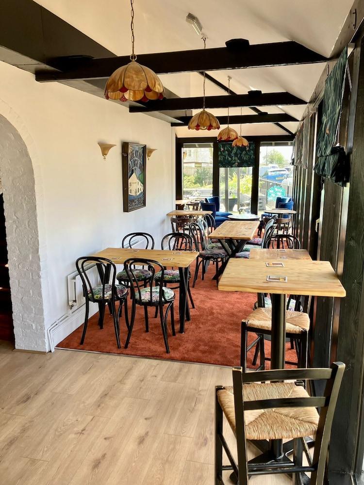 The Crown Lodge and Restaurant