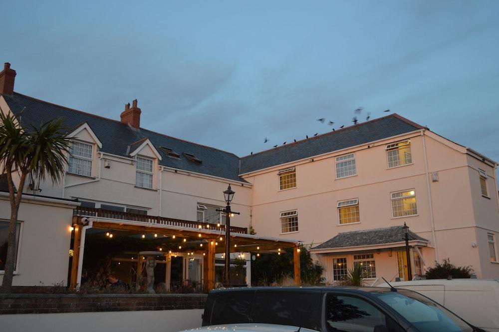 Cornishman Inn