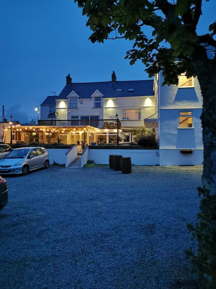 Cornishman Inn