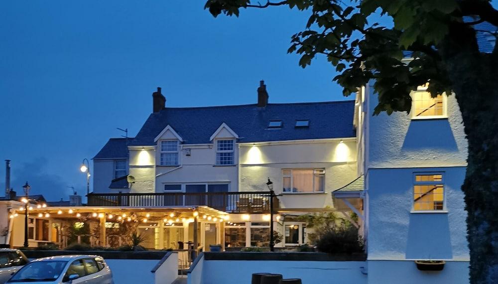 Cornishman Inn